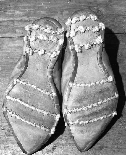 Turnshoes with knotted whipcord for traction